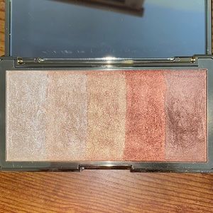 touch in SOL Pretty Filter Glowdient Makeup Palette